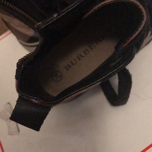 Shoes - Picture 1 of 4